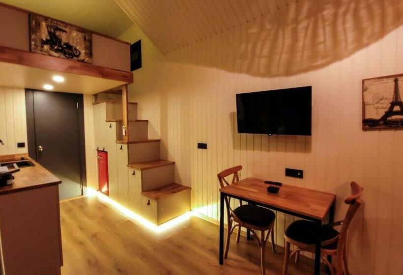 اتاق استاندارد, Ten Ti̇ny House