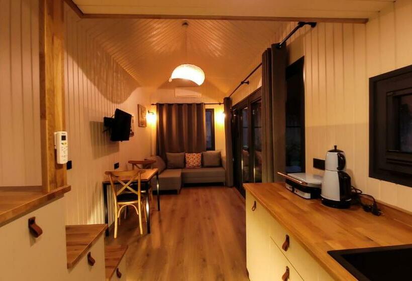 اتاق استاندارد, Ten Ti̇ny House