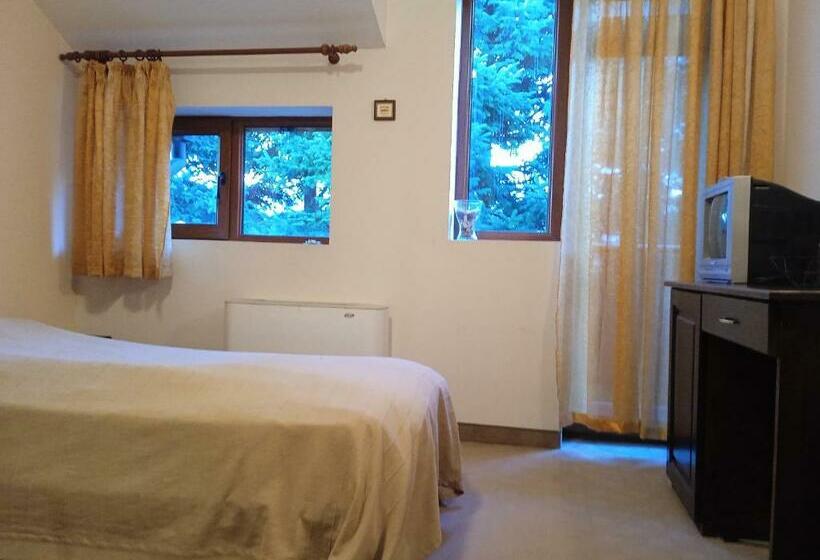 Family Suite, конна база и къща за гости дворене