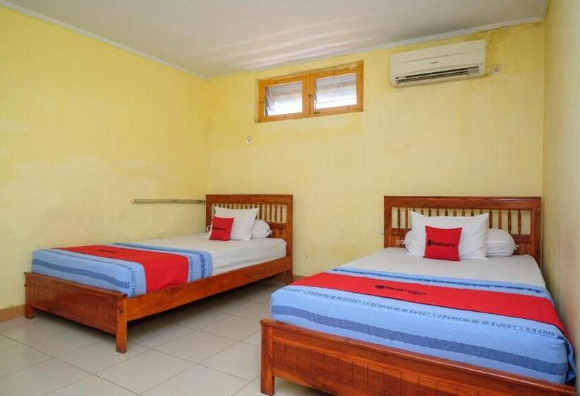 Номер Deluxe, Reddoorz Near Pelabuhan Nusantara Parepare