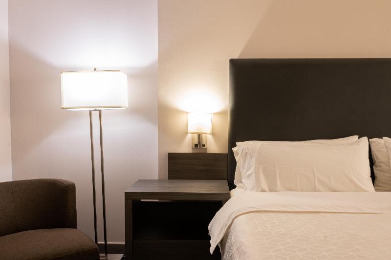 سوئیت با تخت بزرگ, Holiday Inn Express Hotel & Suites Hermosillo, An Ihg