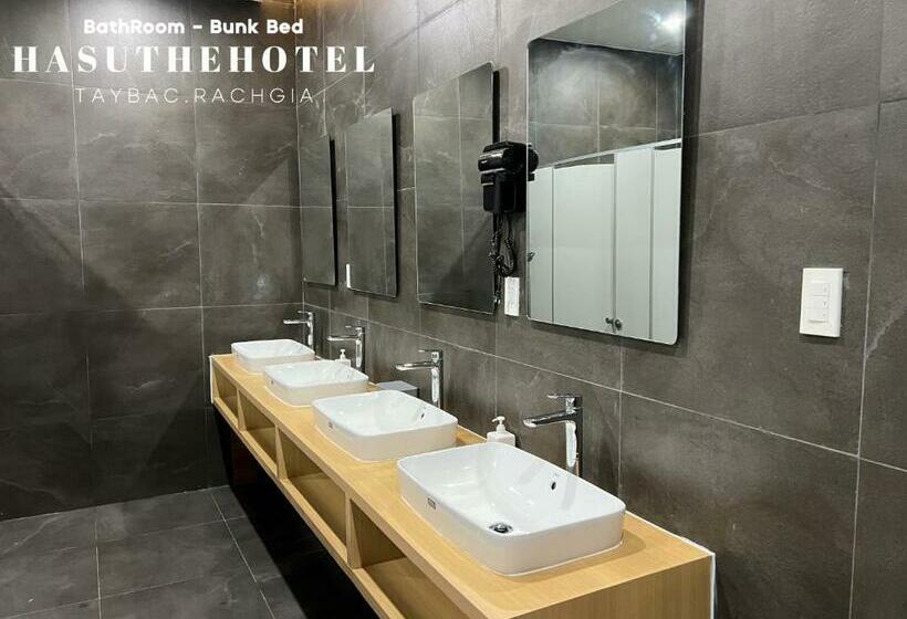 تختخواب در اتاق مشترک, Hasu The Hotel   Rach Gia
