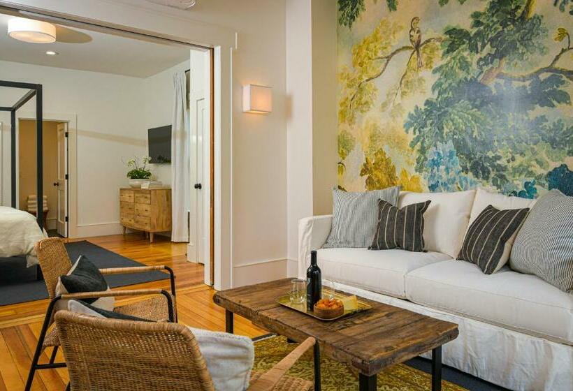 Deluxe Suite King Bed, Kubli Haus