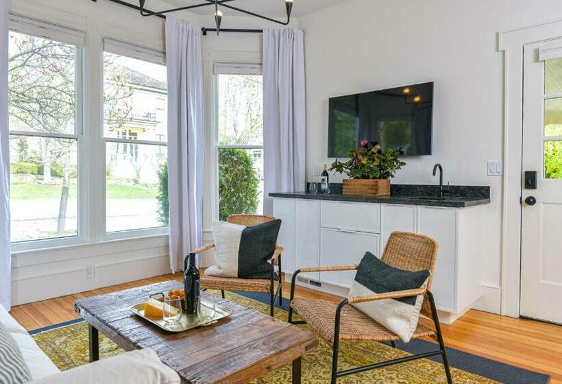 Deluxe Suite King Bed, Kubli Haus