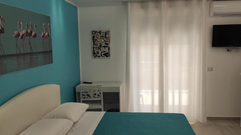 اتاق استاندارد سه نفره, La Darsena Rooms
