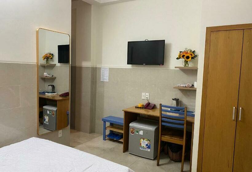 اتاق استاندارد با تخت بزرگ, Khách Sạn Lê Hoàng đạt