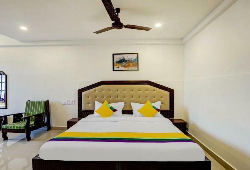 Номер Deluxe, Itsy Hotels Regalia Grand, 500 Mtrs From Madikeri Fort