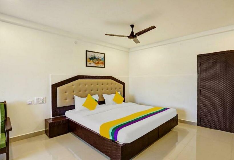 Номер Deluxe, Itsy Hotels Regalia Grand, 500 Mtrs From Madikeri Fort