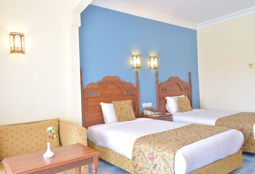 اتاق استاندارد با چشم‌انداز استخر, Jasmine Palace Resort