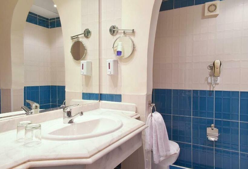 اتاق خانوادگی با چشم‌انداز دریا, Jasmine Palace Resort