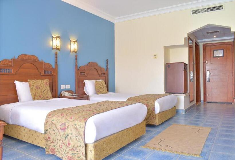 اتاق استاندارد با چشم‌انداز استخر, Jasmine Palace Resort