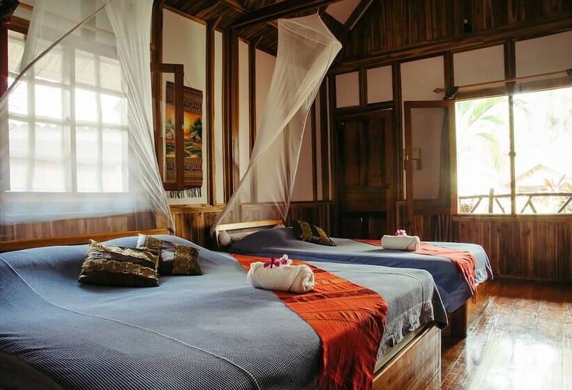 Standard bungalow river view, Thongbay Guesthouse