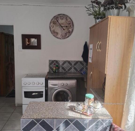 Апартаменты 1 Спальня Нижний Этаж, Valla S Self Catering