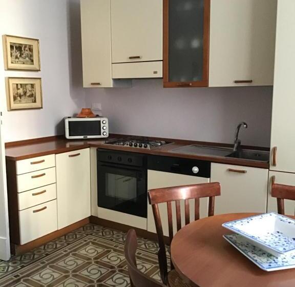 آپارتمان 1 خوابه با چشم‌انداز باغ, Nel Giardino Di Ester B&b