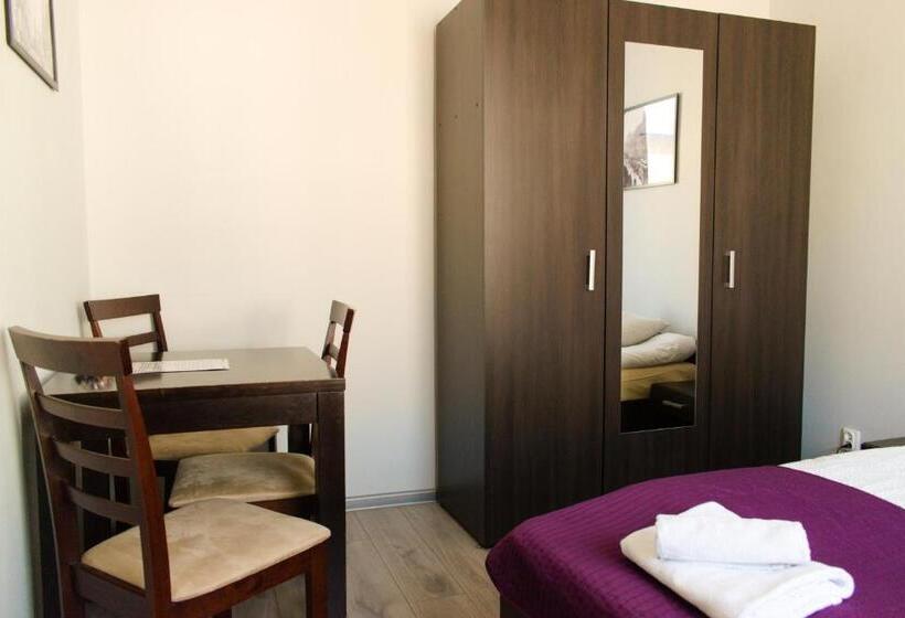 Номер Стандарт Трехместный, Bedrooms Piotrkowska 64