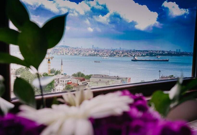 اتاق استاندارد چهار تخته با چشم‌انداز دریا, Cihangir By Aydin Suite