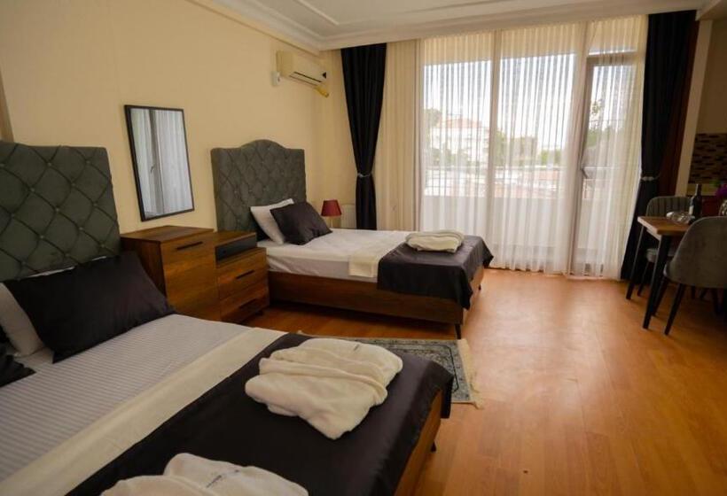 اتاق لوکس با بالکن و چشم‌انداز دریا, Cihangir By Aydin Suite