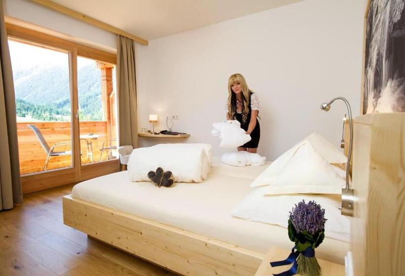 Quarto Superior com Sacada, Der Paternwirt