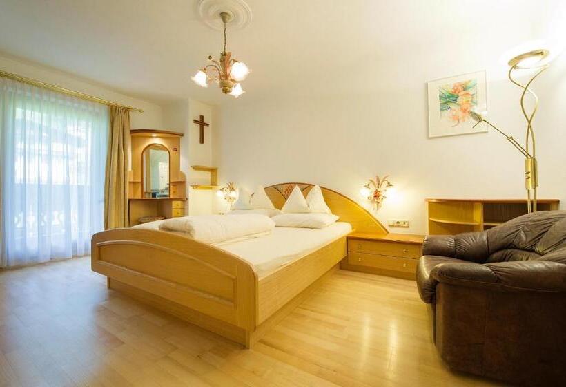 Quarto Estandar com Sacada, Der Paternwirt