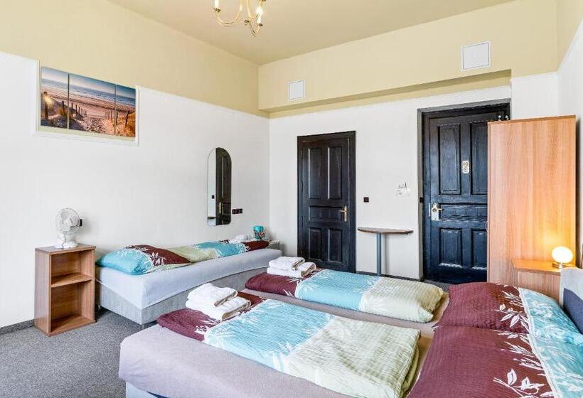 Quarto Triplo Estandar, Obecní Dům