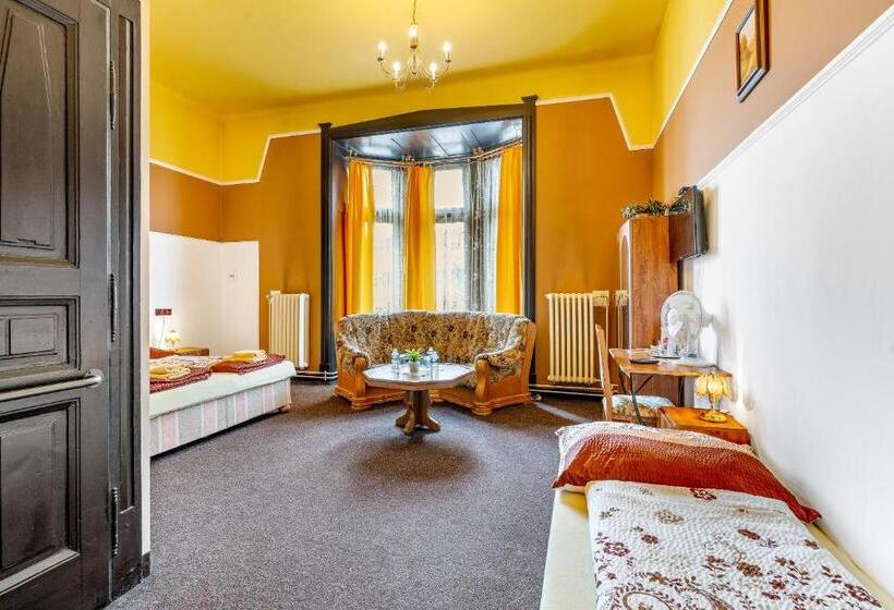 Quarto Triplo Estandar, Obecní Dům
