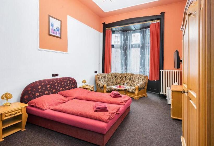 Quarto Quádruplo Estandar, Obecní Dům