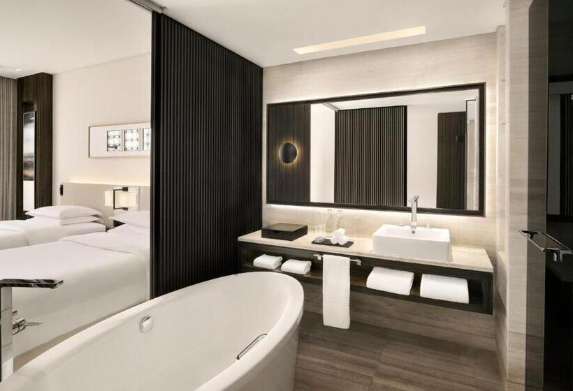 Номер Deluxe, Sheraton Grand Hotel, Dubai