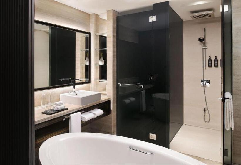 Номер Deluxe Кровать Кинг с Видом, Sheraton Grand Hotel, Dubai