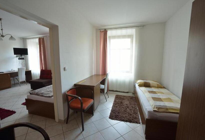Quarto Quadruple Standard, Penzion Best