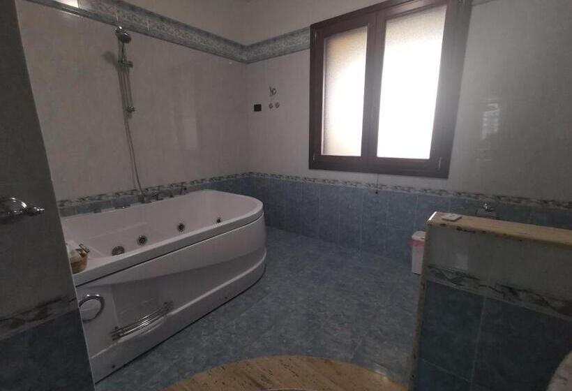 اتاق استاندارد با چشم‌انداز باغ, B&b La Fenice