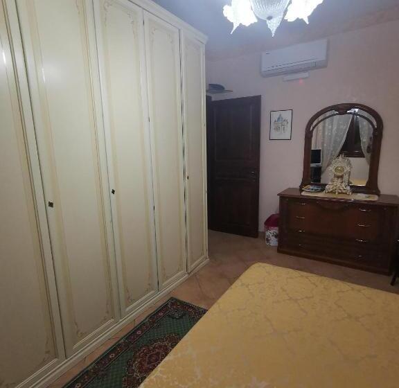 اتاق استاندارد با چشم‌انداز باغ, B&b La Fenice