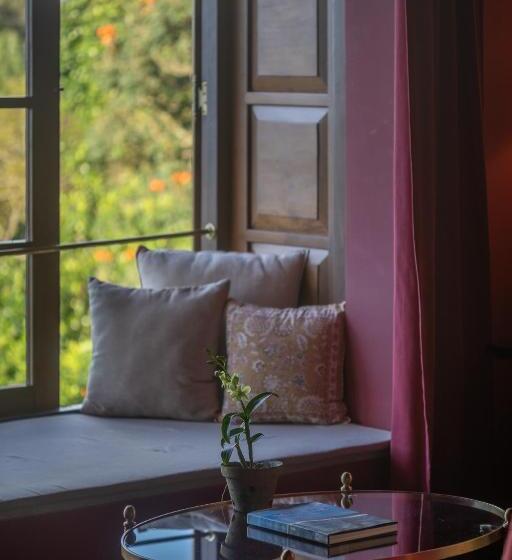 اتاق سوپریور با تخت بزرگ, Dendrobium House Near Kandy