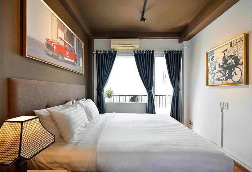 اتاق اجرایی سه نفره, The Noble Swan Woodpark