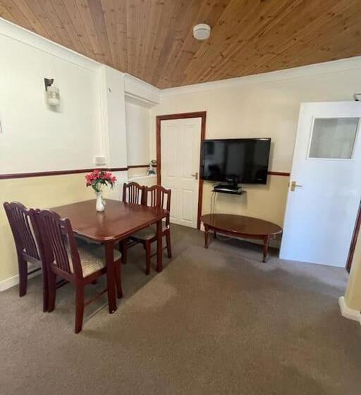 Дом 4 Спальни, Near Sea House Stay