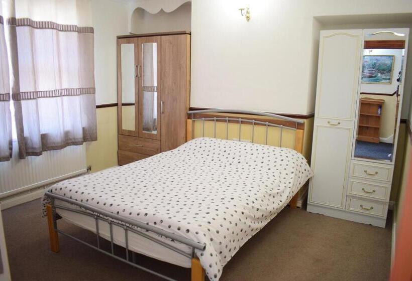 Дом 4 Спальни, Near Sea House Stay