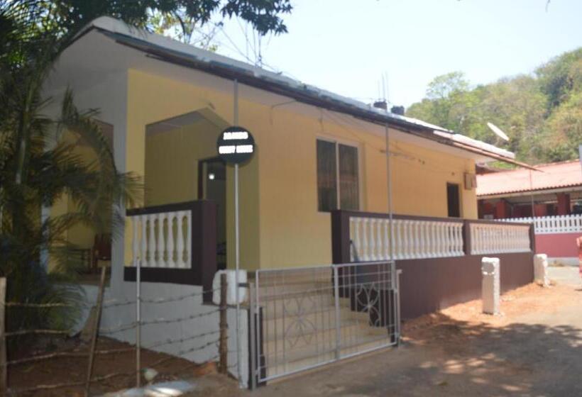 اتاق لوکس, James Guesthouse