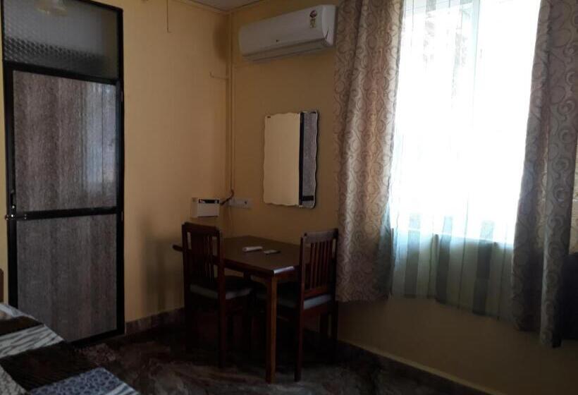 اتاق لوکس, James Guesthouse