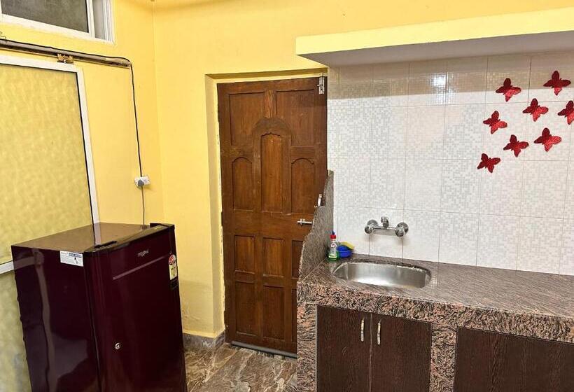 اتاق لوکس با بالکن, James Guesthouse