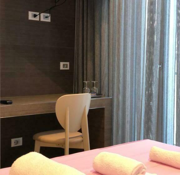 اتاق استاندارد سه تخته با بالکن, Approdo Residence