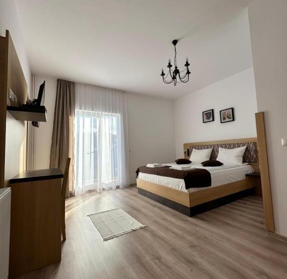 اتاق استاندارد چهارنفره با بالکن, Vila Paltinis