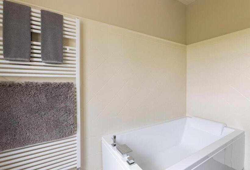Family Suite, White Tail Organic Farm