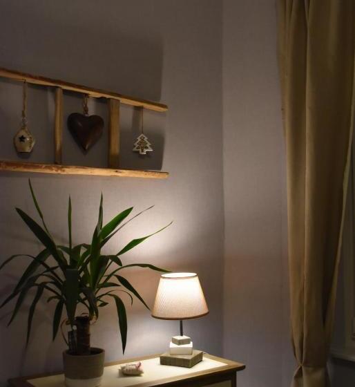 Номер Deluxe, L Hadestal