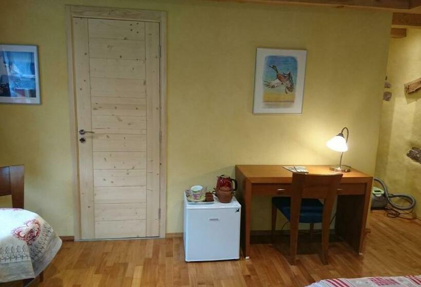 Номер Deluxe с Балконом, Chambre Merisier Dans Une Ferme Avec étang Privé Au Coeur De La Région Des Mille étangs, Faucogney E