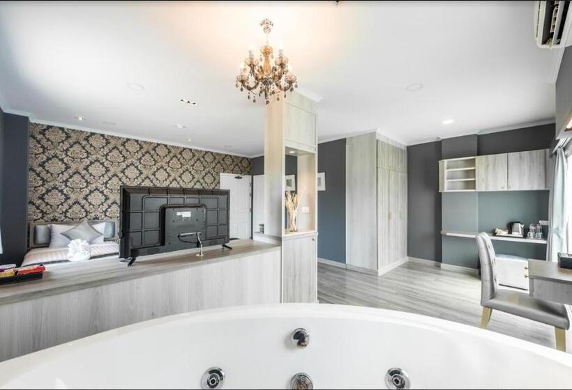 Люкс, Patra Luxury Hotel Suvarnabhumi