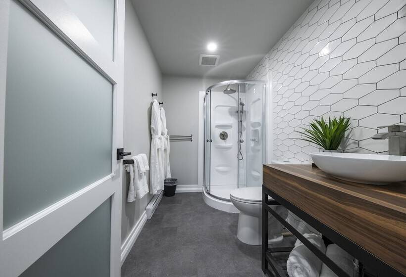 Номер Стандарт, Square Victoria Maison Hôtelière