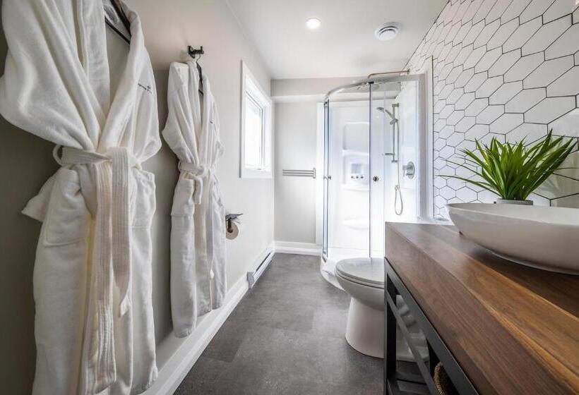 Номер Стандарт, Square Victoria Maison Hôtelière