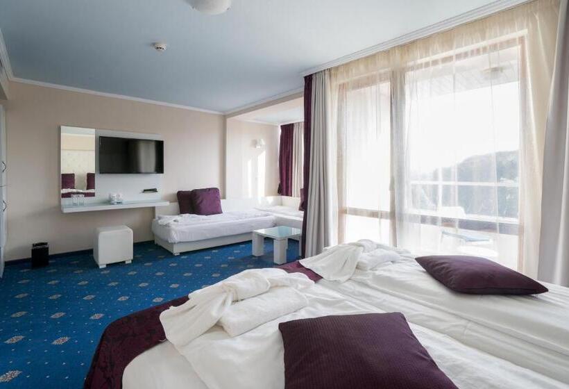 Трехместный Номер Стандарт с Балконом, Perla Royal Hotel   All Inclusive
