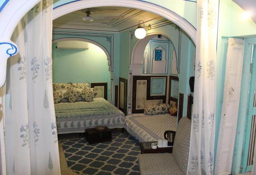 标准三人间, Jaipur Haveli