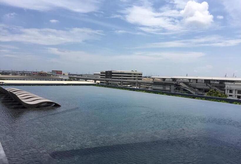 Студио Стандарт Вид на Бассейн, Ideo S115 New Luxury Condominium At Sukhumvit 115
