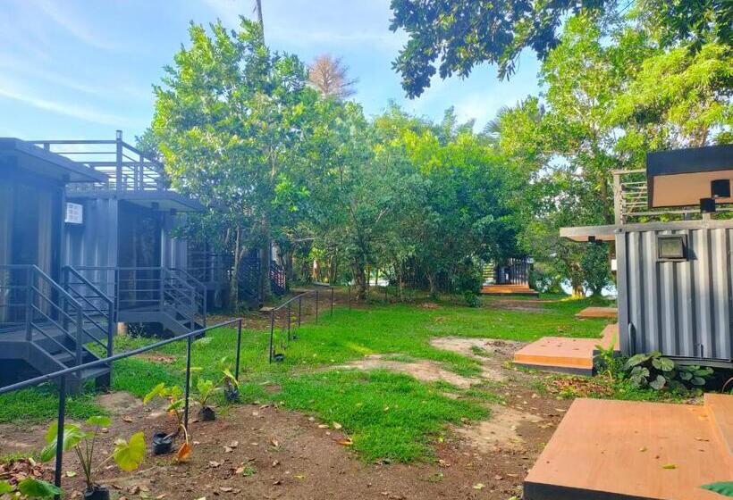 Номер Deluxe, Kaliraya Surf Kamp By Eco Hotel Laguna